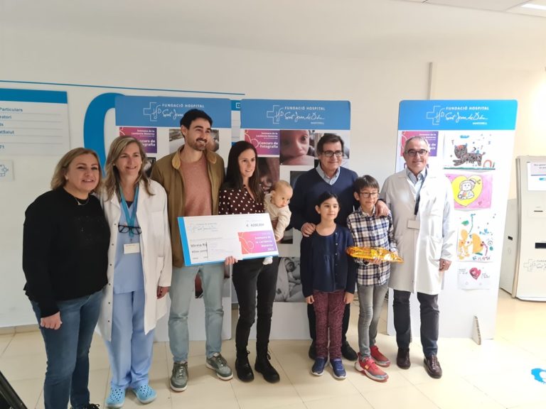 L’alcalde de Martorell entrega els premis a les persones guanyadores dels concursos organitzats per la FHSJDM durant la Setmana de la Lactància Materna 2023